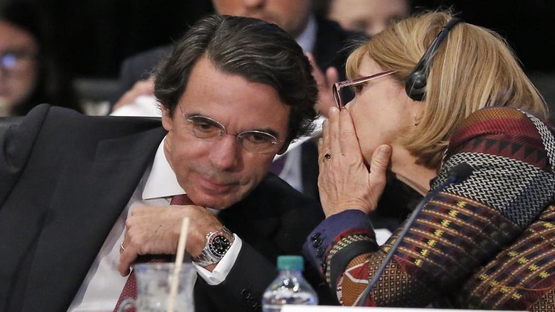 El ex presidente del gobierno español, José María Aznar, habla el jueves con la embajadora Paula J. Dobriansky, en la cumbre por Concordia con Americas Society/Council of the Americas, en el Miami Dade College.