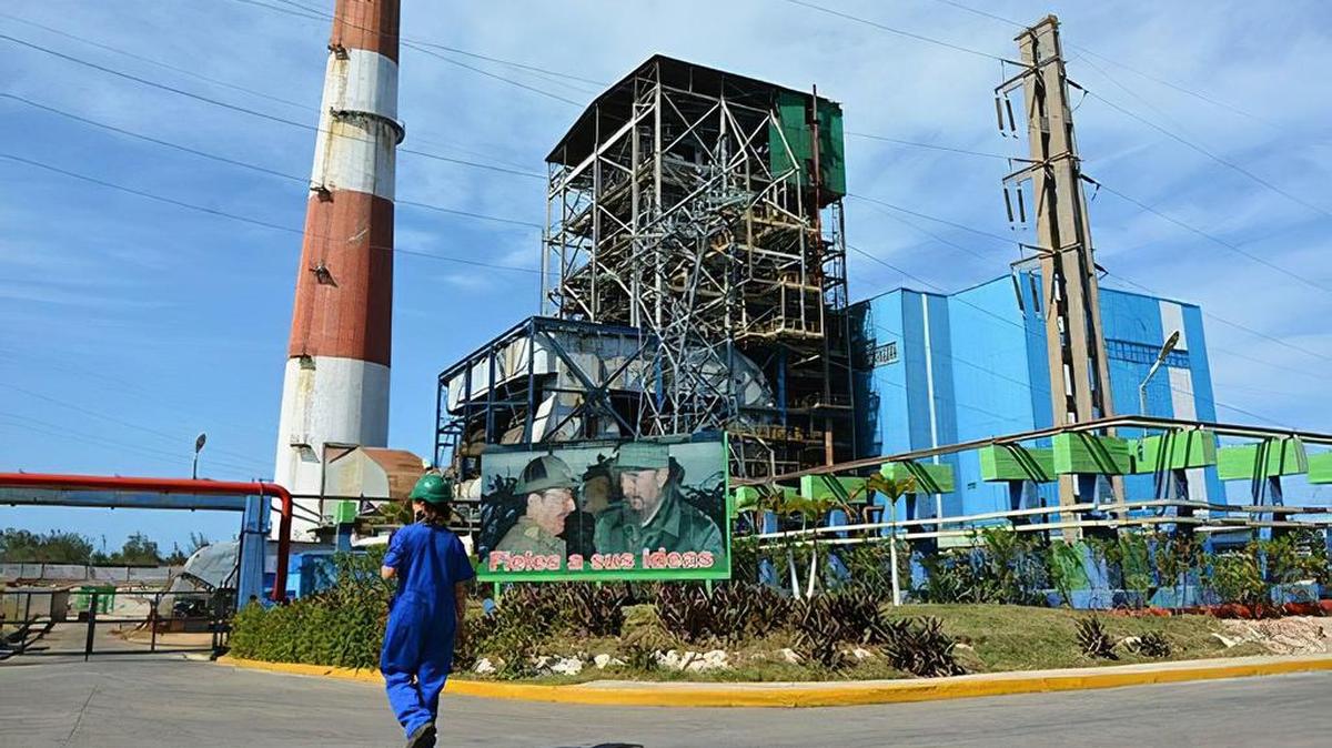 Vista de la Central Termoeláctrica Antonio Guiteras, Matanzas, Cuba.