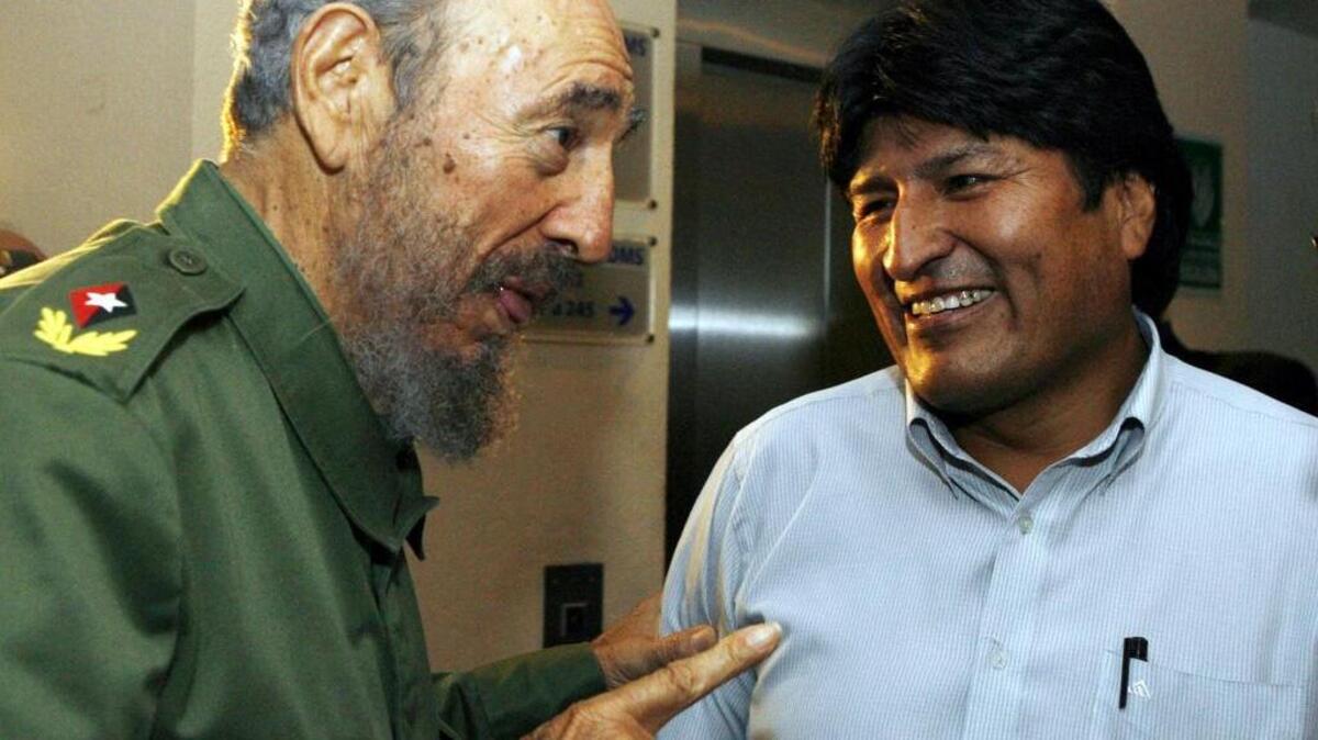Foto de archivo de un encuentro entre Fidel Castro y el presidente de Bolivia, Evo Morales, el 20 de julio de 2006.