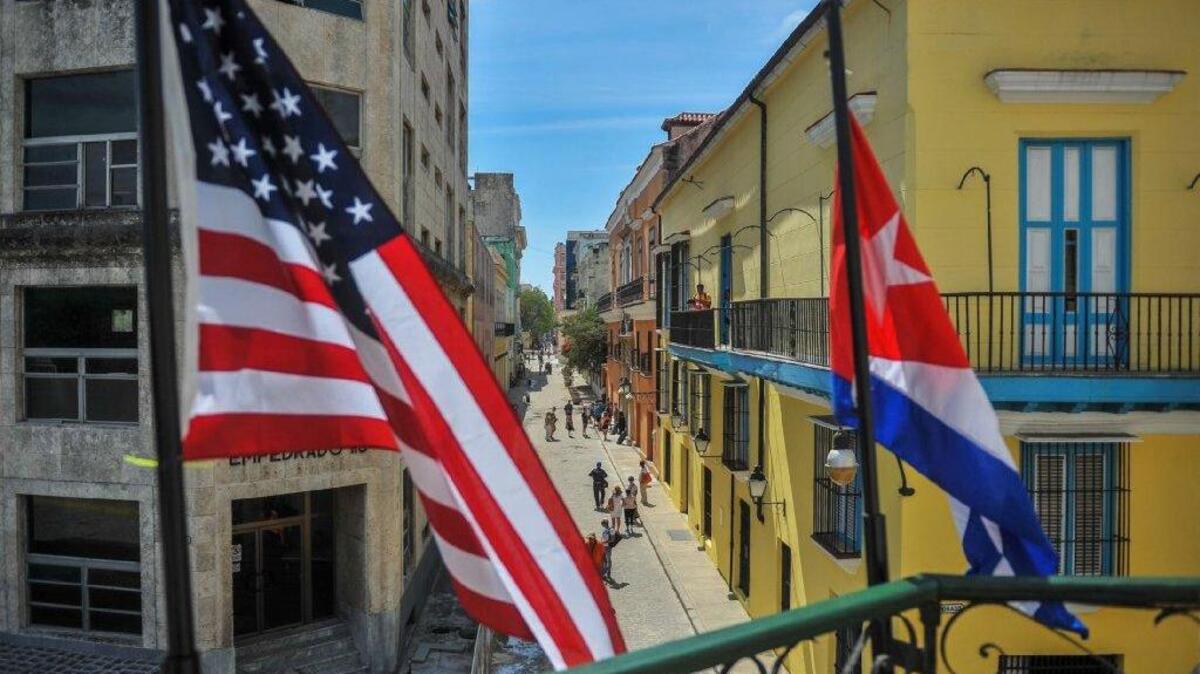 La agencia estatal de noticias Prensa Latina reanudó oficialmente las operaciones periodísticas en la capital estadounidense de Washington el 28 de abril de 2017, liberando 50 años de inactividad y marcando otro paso en el acercamiento entre Estados Unidos y la isla comunista.