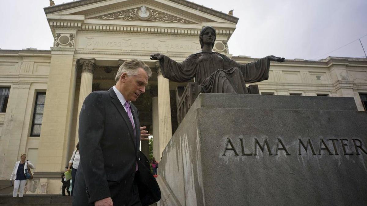 Terry McAuliffe, gobernador de Virginia, durante una visita a la Universidad de La Habana el pasado lunes 4 de enero.