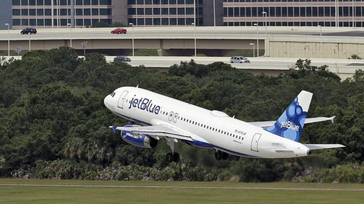 Foto de archivo de un avión de JetBlue.