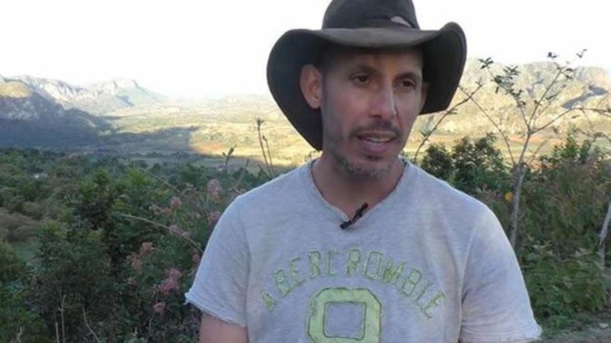 El biólogo cubano Ariel Ruiz Urquiola está bajo licencia extrapenal después de lllevar a cabo una huelga de hambre.