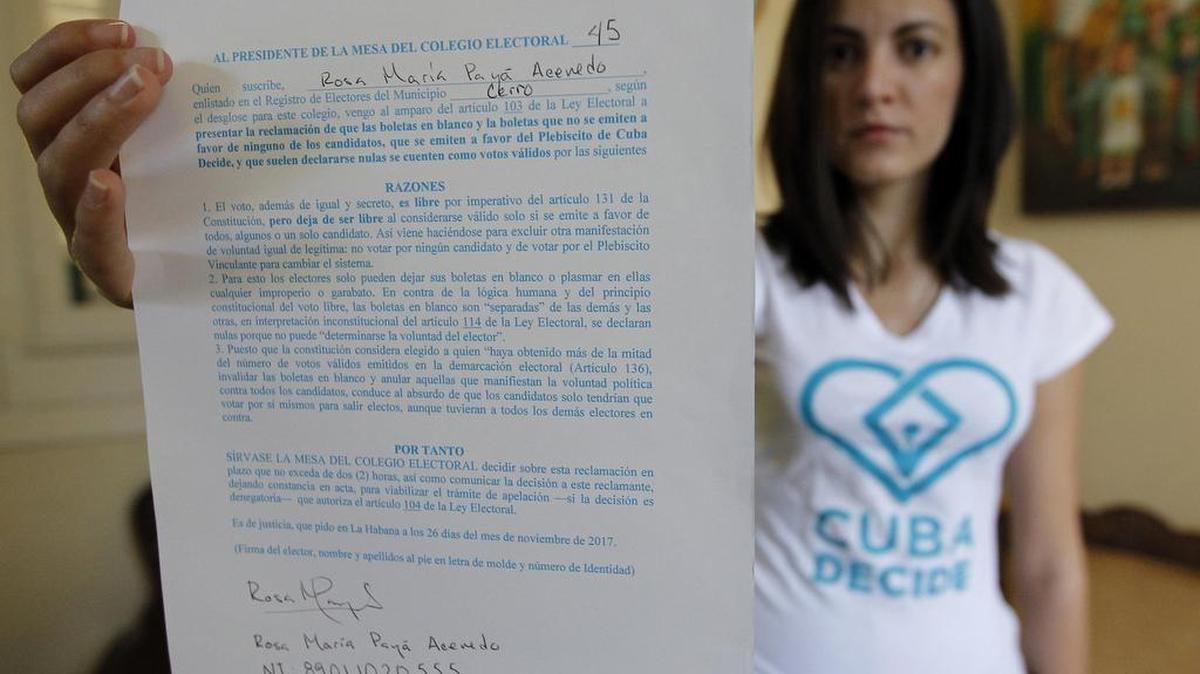 Rosa María Payá, líder de la iniciativa Cuba Decide, habla con la prensa el domingo 26 de noviembre del 2017, en La Habana.