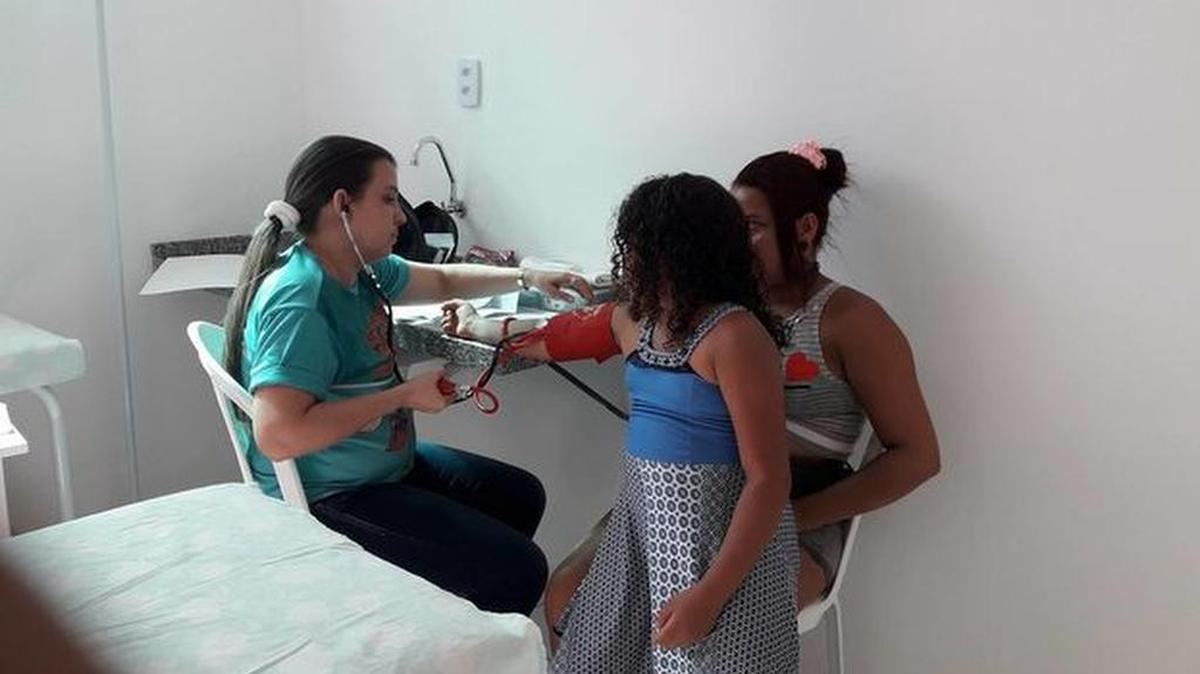 Algunos médicos cubanos denuncian que el dinero que han generado para el gobierno es varias veces el costo de sus estudios en la isla.