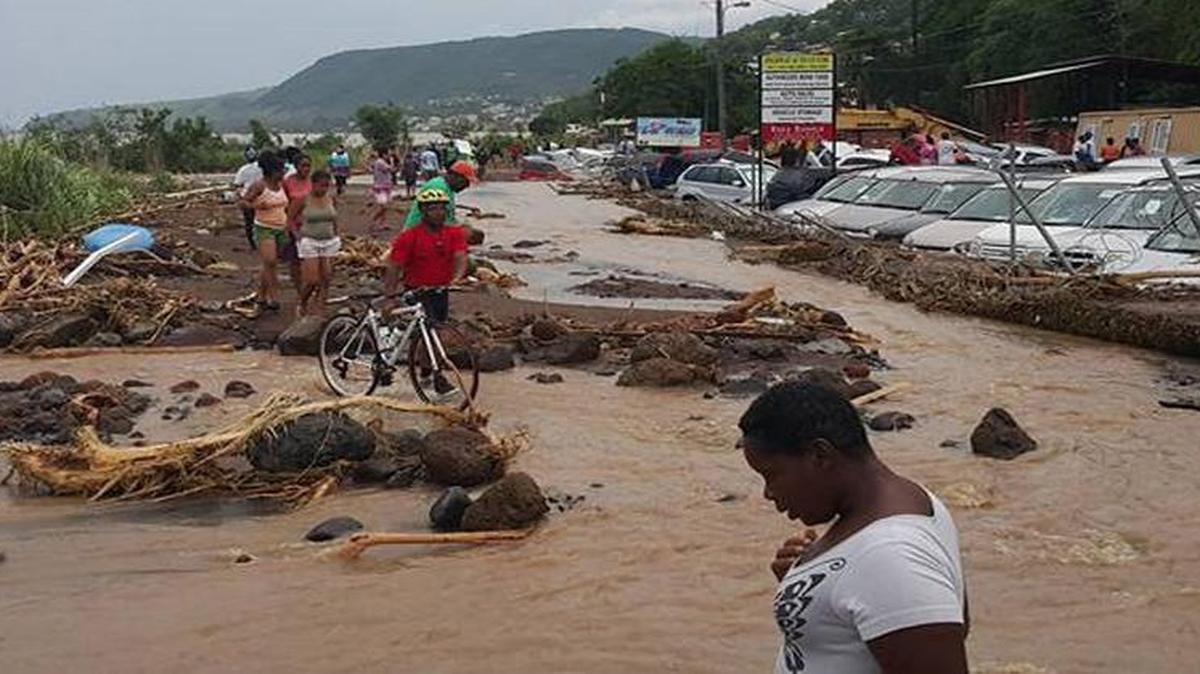 
 El primer ministro de Dominica Roosevelt Skerrit dijo el viernes en una declaración televisiva que la destrucción dejada por el paso de Erika por el pequeño territorio caribeño fue de "proporciones épicas". 
