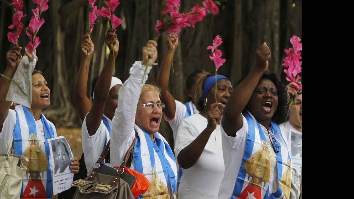 
Las Damas de Blanco critican fuertemente el deshielo bilateral y apoyan que el embargo siga vigente.

