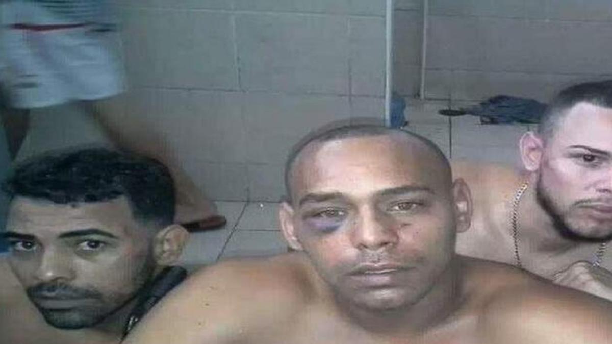Tres de los cubanos que estaban retenidos en el centro migratorio Siglo XXI, en Tapachula, Chiapas, México.