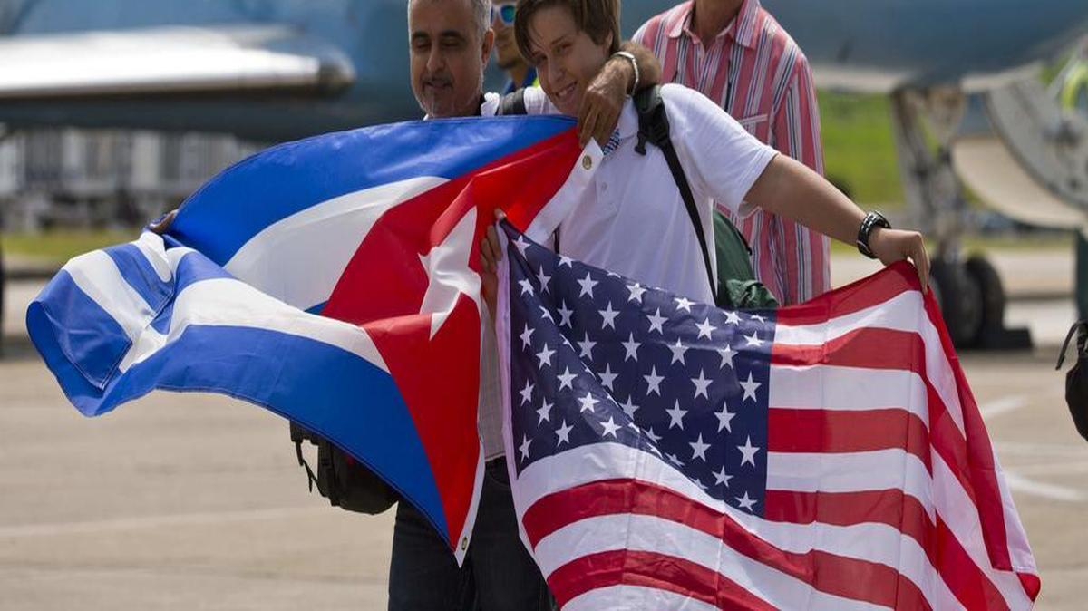 Pasajeros de un vuelo de JetBlue en el aeropuerto de Santa Clara, Cuba, en agosto del 2016.