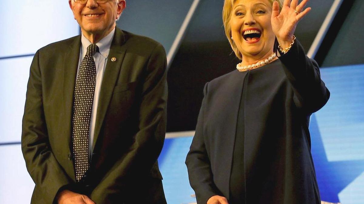La ex secretaria de Estado Hillary Clinton y el senador Bernie Sanders defendieron el restablecimiento de relaciones con Cuba.