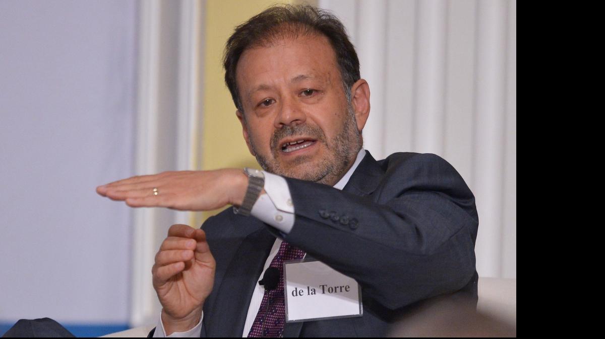 
El economista jefe del Banco Mundial, Augusto de la Torre, habla durante una conferencia anual de la CAF en Washington, en el 2014.

