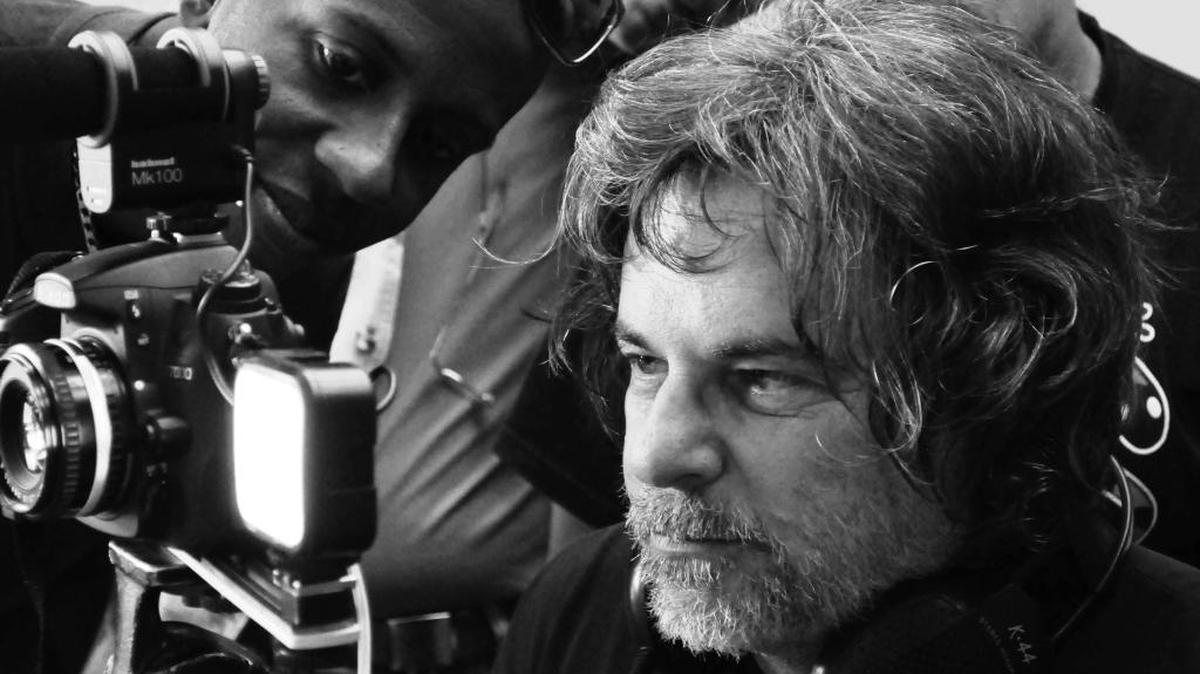 Eduardo del Llano durante la filmación de una de sus películas.