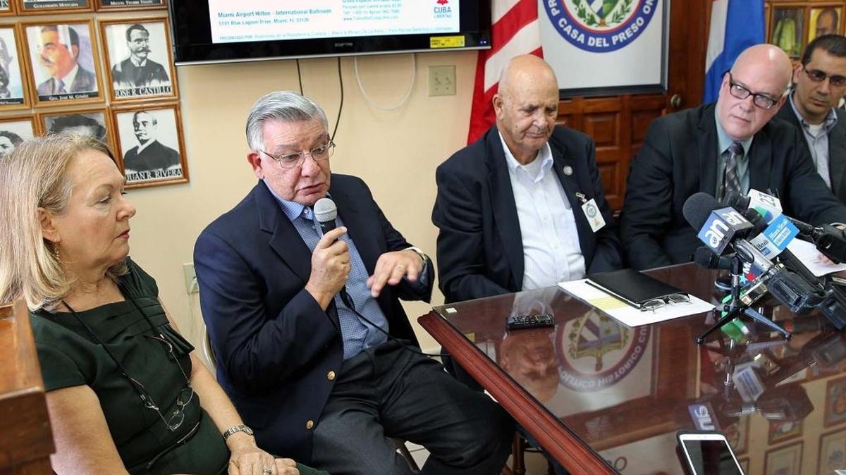 Mario de la Peña habla en una conferencia de prensa sobre una convocatoria al evento “Todos por Cuba libre” que se realizará el próximo 11 de octubre en Miami.