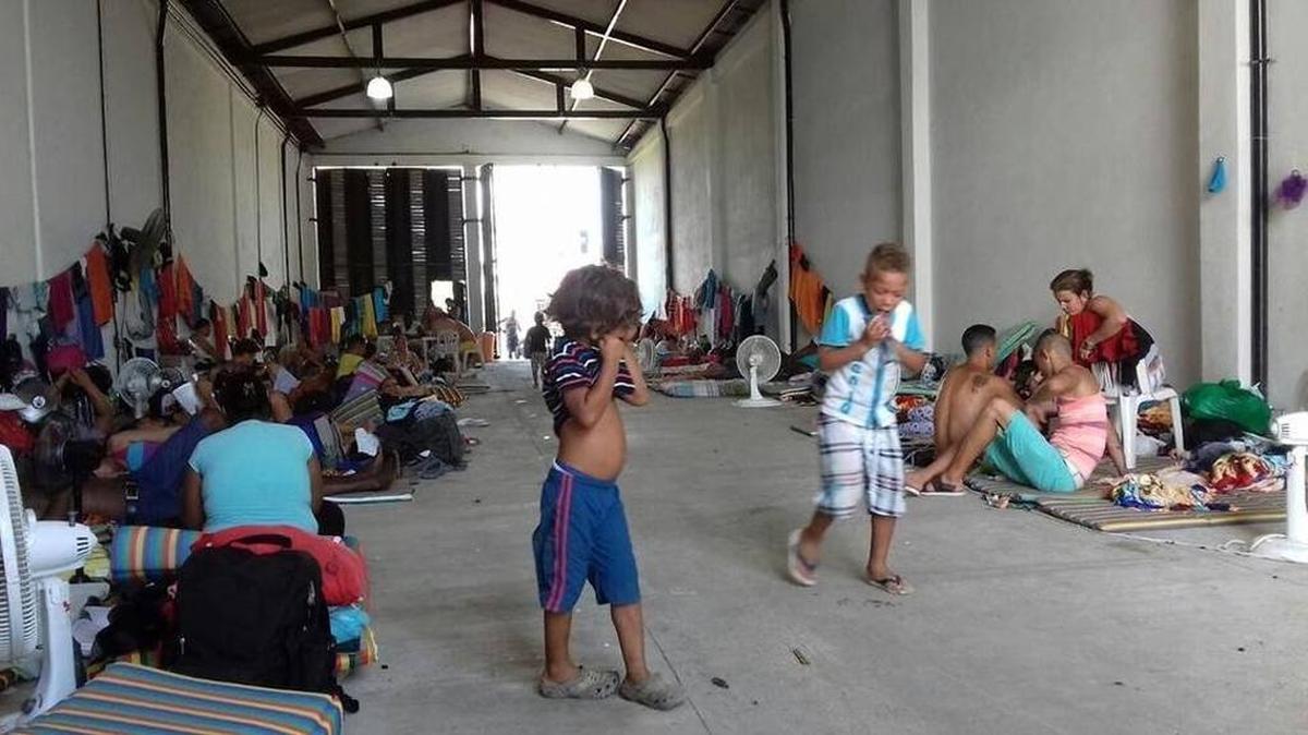 Inmigrantes cubanos en un centro de acogida en Colombia, en foto de archivo.