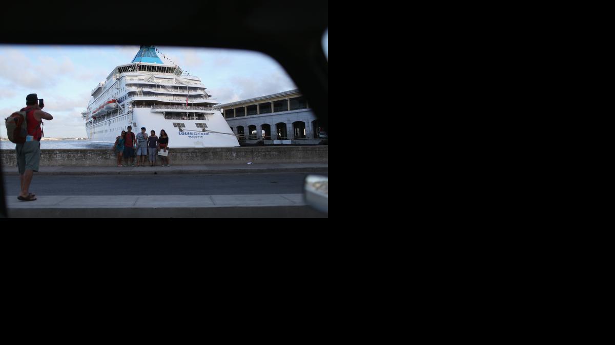
Un crucero llega al puerto de La Habana el 23 de febrero. Compañías navieras en EEUU esperan que el reciente acercamiento con Cuba impulse los viajes marítimos entre los dos países. 
