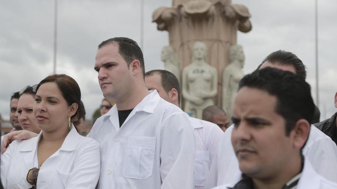 Médicos cubanos protestan en Colombia el 22 de agosto del 2015.