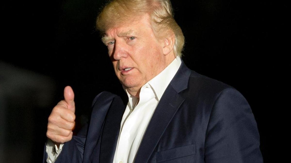 El presidente Donald J. Trump saluda en la Casa Blanca el 7 de mayo.