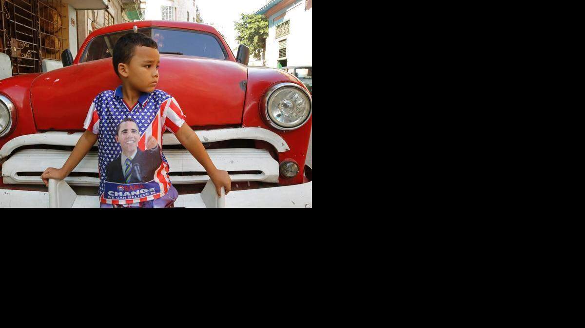 
Un niño posa con una camiseta del presidente de EEUU Barack Obama en Calle Amistad, Centro Habana, Cuba, en enero de 2015.
