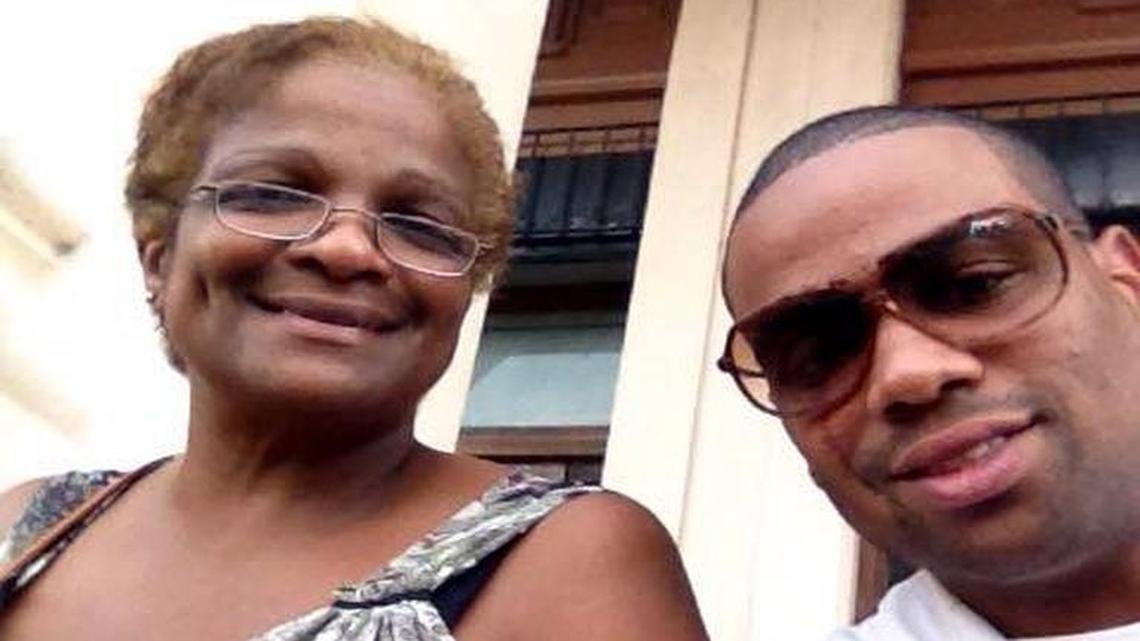 Leamsy Requejo junto a su madre Bárbara Lorite.