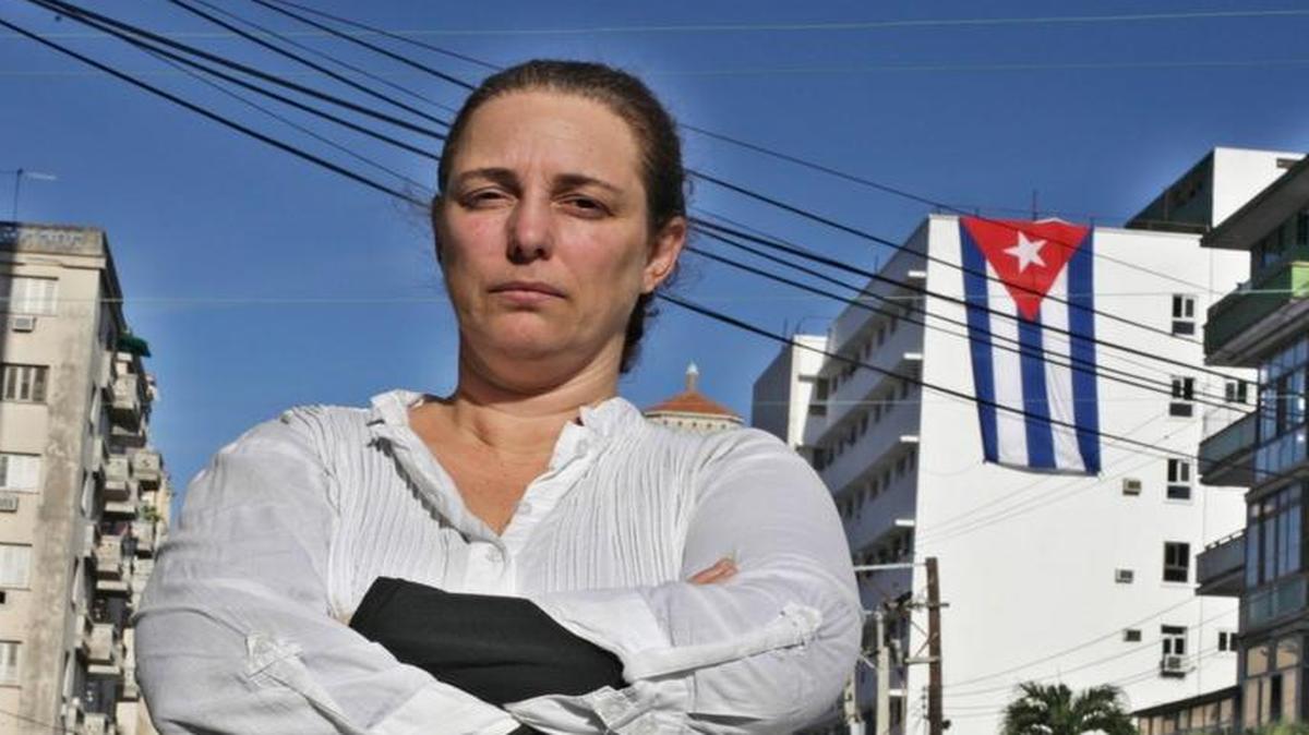 
La artista cubana Tania Bruguera posa en La Habana en el 2014. 
