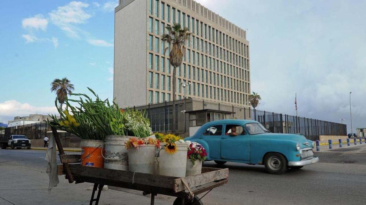 La Embajada de EEUU en La Habana en foto de archivo. El Departamento de Estado de EEUU denunció que 16 diplomáticos sufrieron afectaciones en la salud, incluso sordera, como consecuencia de dispositivos sónicos clandestinos. 