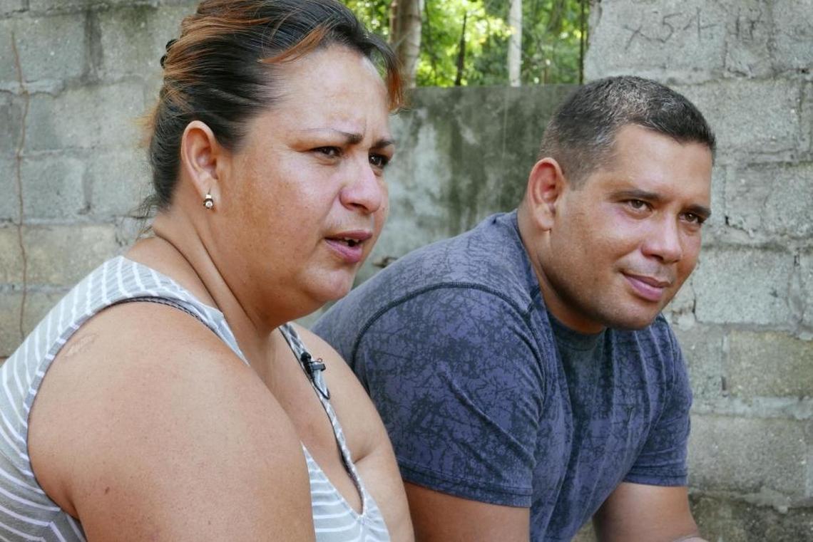 Yudenny Sao Labrada y su esposo Yoendry Batista en su casa alquilada en la Ciudad de Panamá, Panamá.