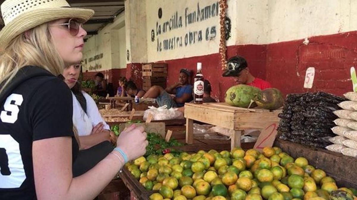 El mercado de la Cale Egido todavía muestra precios en función de la oferta y la demanda.