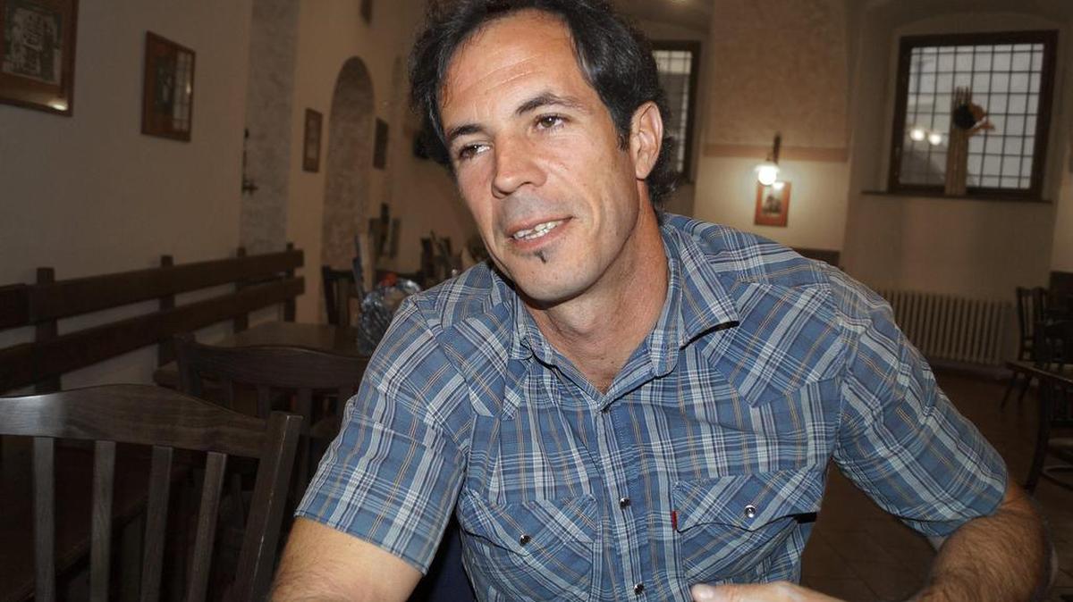 
 El batería del grupo de rock "Porno para Ricardo", Renay Kairus, durante la entrevista con Efe en la que ha asegurado que el restablecimiento de relaciones diplomáticas entre Estados Unidos y Cuba tras medio siglo de desencuentros no beneficia a la población isleña. 

