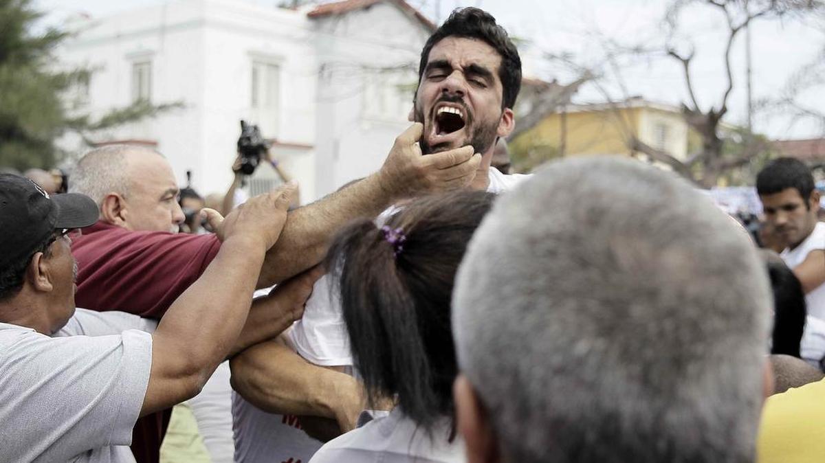 Danilo Maldonado, El Sexto, un famoso grafitero disidente es arrestado este domingo 20 de marzo de 2016, tras una marcha en La Habana (Cuba).