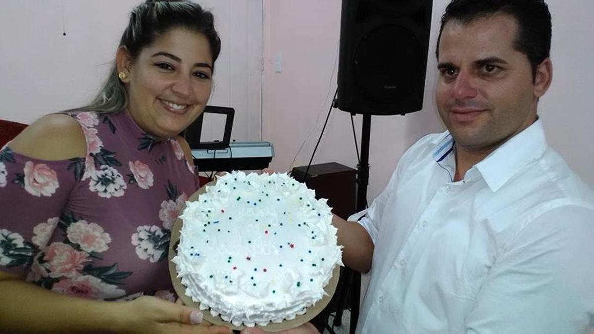 Yarisleidy Cuba Rodríguez y Yoelvis Gattorno celebrando su boda en Cuba.