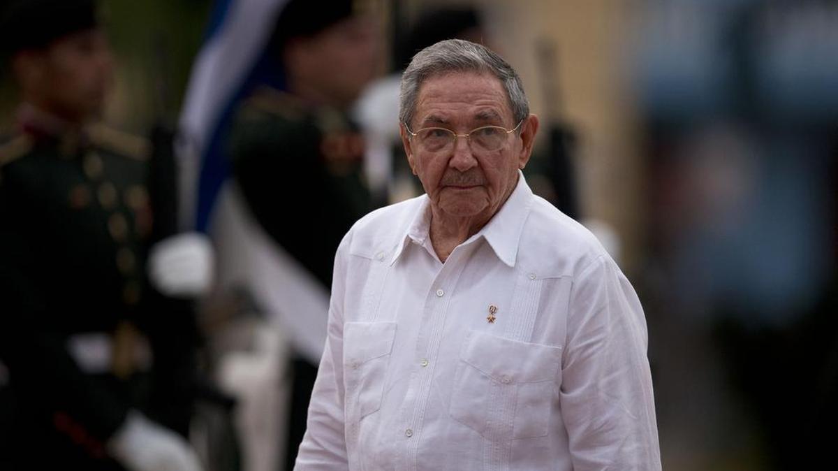 El gobernante cubano fue recibido por el encargado de negocios de la embajada francesa, señor Guy Christophe.