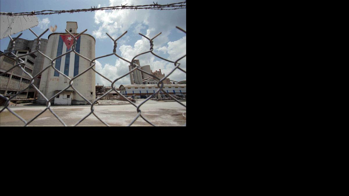 
La fábrica de cemento de Mariel fue confiscada a Lone Star Industries, de Connecticut. Hoy opera con sus capacidades reducidas.
