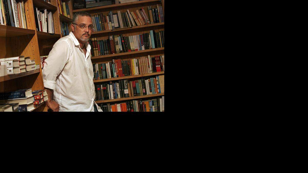 
Enrique Del Risco presentó su libro más reciente en Nueva York titulado ‘Enrisco para presidente’.
