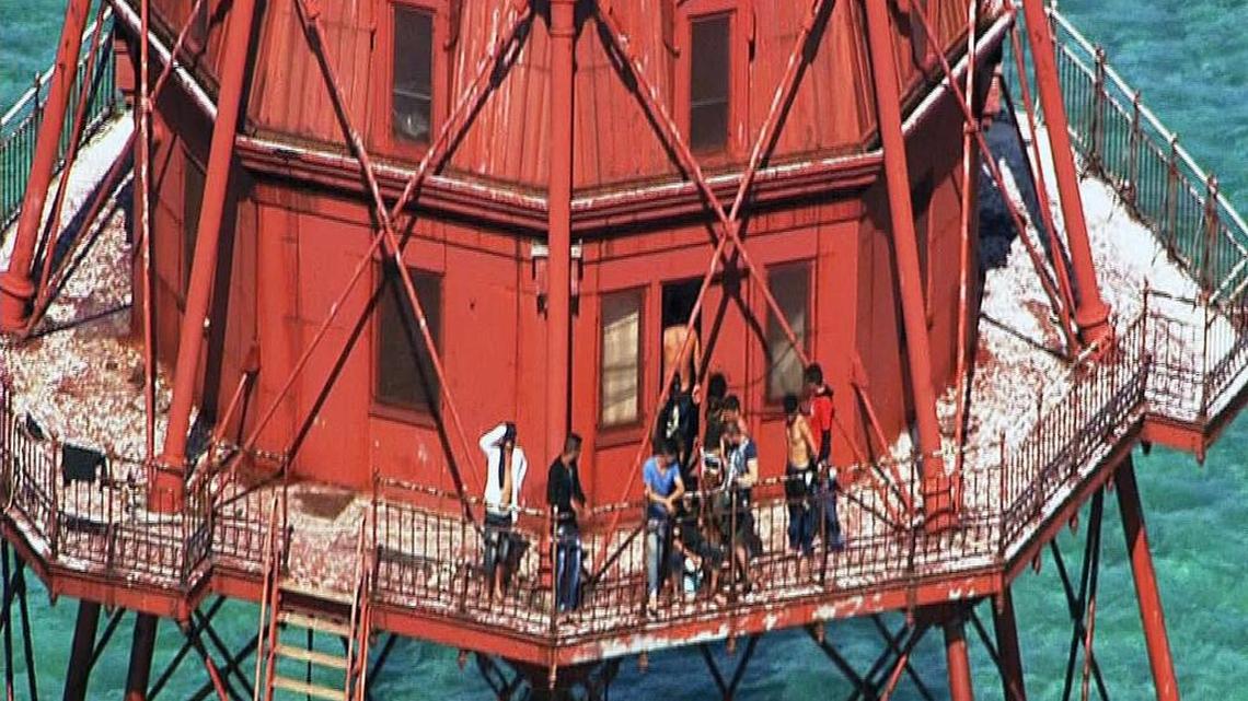 Un grupo de balseros cubanos se refugió en el faro American Shoal, en Sugarloaf Key, el 20 de mayo del 2016. 17 personas del grupo viajaron el viernes 28 de julio del 2017 a Australia.