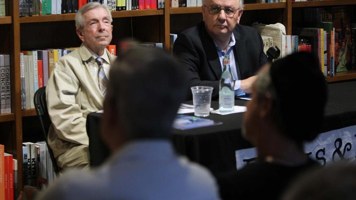 El doctor Jorge Salazar Carrillo, izquierda, y el profesor Daniel Murgo, trataron sobre el estado actual real de la economía cubana, como parte del ciclo de conferencias de la Fundación Carlos M. Castañeda.