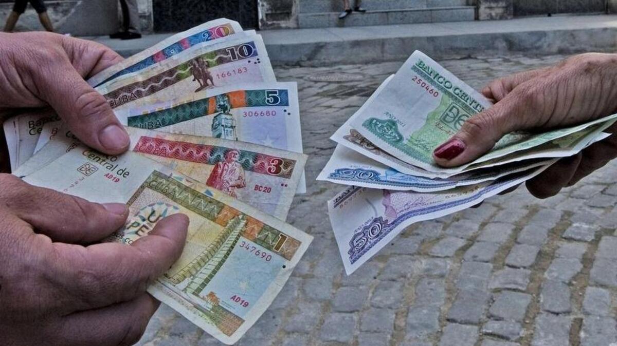 Cubans exchange Cuban pesos and convertible pesos. The Cuban government first announced its intention to unify its dual currency system in October 2013, but so far it hasn’t happened.
