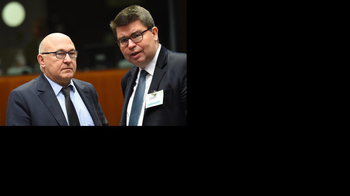 
El director del Tesoro fránces, Bruno Bézard (der.), dijo que las conversaciones acerca de la deuda de Cuba han avanzado. En la imagen, con el ministro francés de Finanzas, Michel Sapin.
