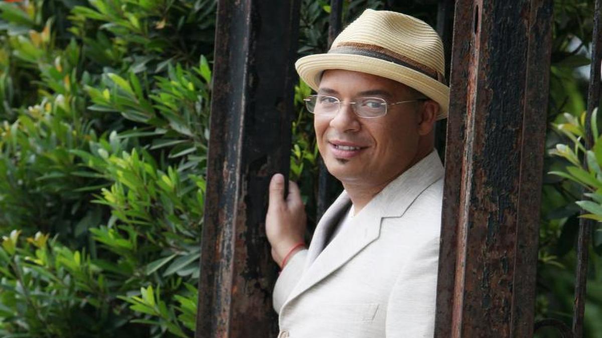 El cantante cubano Isaac Delgado, conocido en el mundo entero como "El Chévere de la Salsa", posa el miércoles 1 de septiembre de 2010 en Miami, Florida (EEUU).