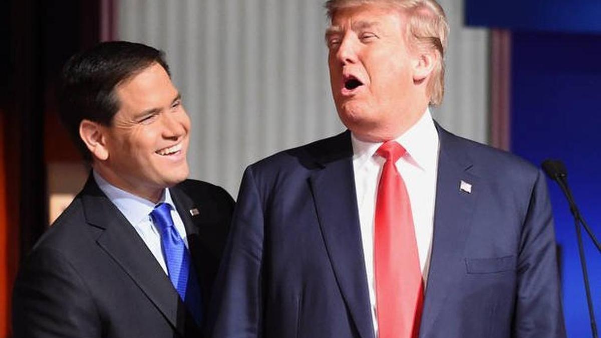 El presidente Donald Trump, junto al senador Marco Rubio, cuando ambos eran precandidatos para la nominación presidencial del Partido Republicano, el 14 de enero de 2016, en North Charleston, South Carolina.