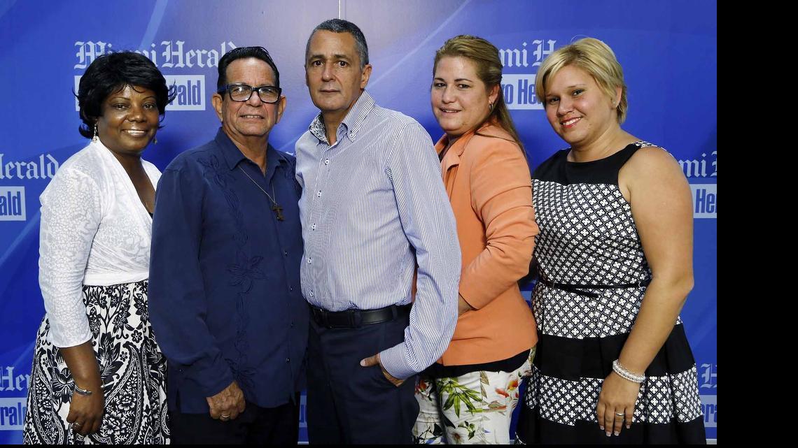 
Cinco “cuentapropistas” (dueños de pequeños negocios) que vinieron de Cuba a Miami como parte de un programa para empresarios: (de izq. a der.) Caridad Limonta, Víctor Rodríguez, Rubén Valladares, Niuris Higueras y Vanessa Pino.
