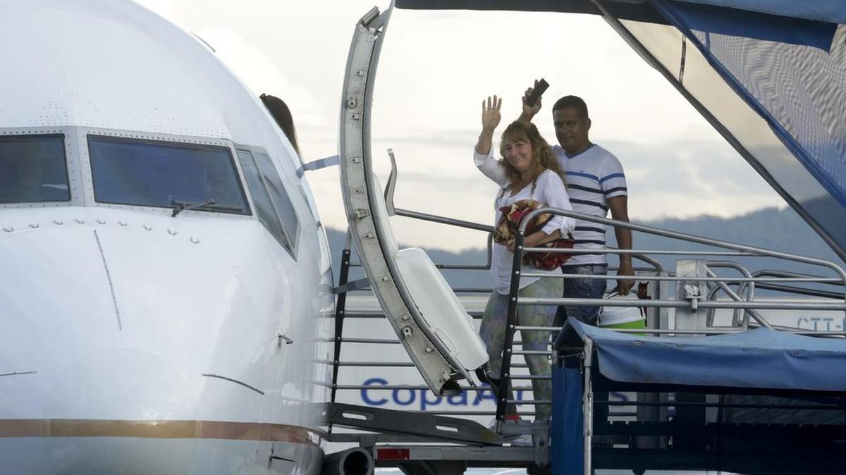 El último vuelo directo acordado entre los gobiernos de Panamá y México partió este miércoles de la capital panameña rumbo al norte de México, con 101 cubanos a bordo.