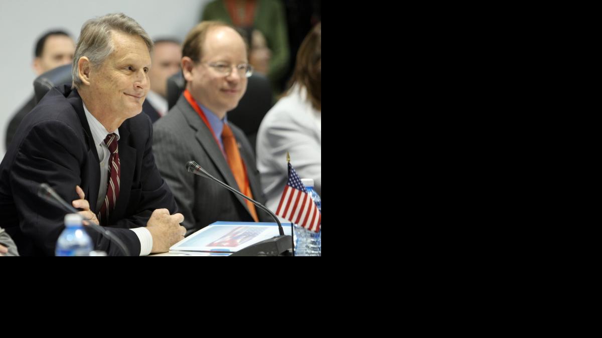 
 El secretario asistente adjunto para Latinoamérica del Departamento de Estado, Edward Alex Lee (i), participa en la primera reunión EEUU-Cuba tras el anuncio del restablecimiento de sus relaciones diplomáticas hoy, miércoles 21 de enero, en La Habana (Cuba). . EFE/Ernesto Mastrascusa
