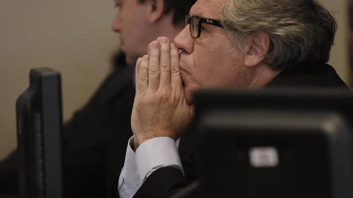 El Secretario General de la OEA, Luis Almagro, escucha el martes 28 de marzo de 2017 a los participantes en la sesión extraordinaria sobre la situación en Venezuela, convocada gracias al apoyo de 20 de los 34 países miembros, y a la que se opusieron 11 naciones.