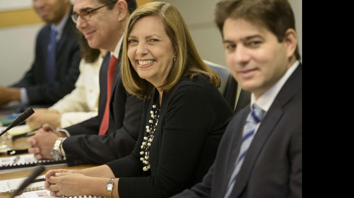
El equipo cubano está encabezado por la diplomática Josefina Vidal, directora de la división de Estados Unidos en la cancillería. 
