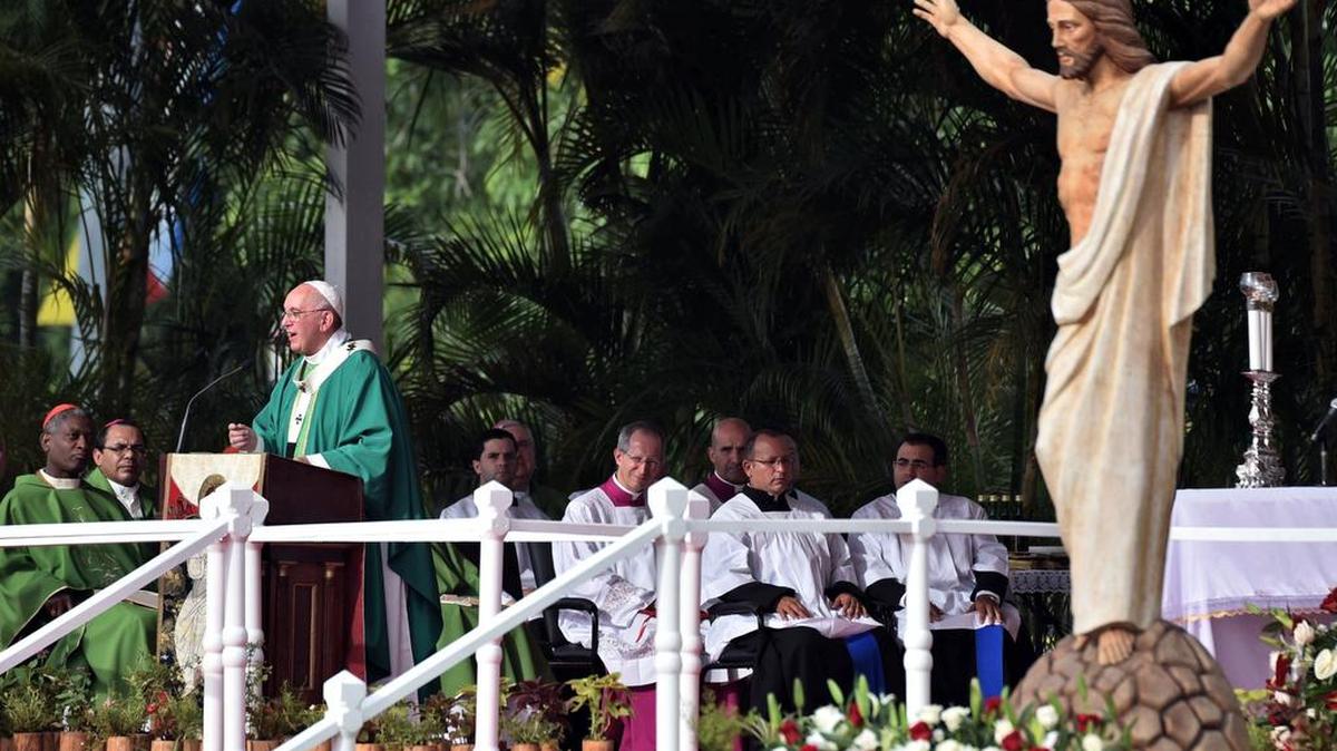 
El papa Francisco instó este domingo a los cubanos a servir “a las personas” y no a “ideas” e insistió en que la importancia de las naciones se mide en cómo atienden a las necesidades de los más desfavorecidos.

