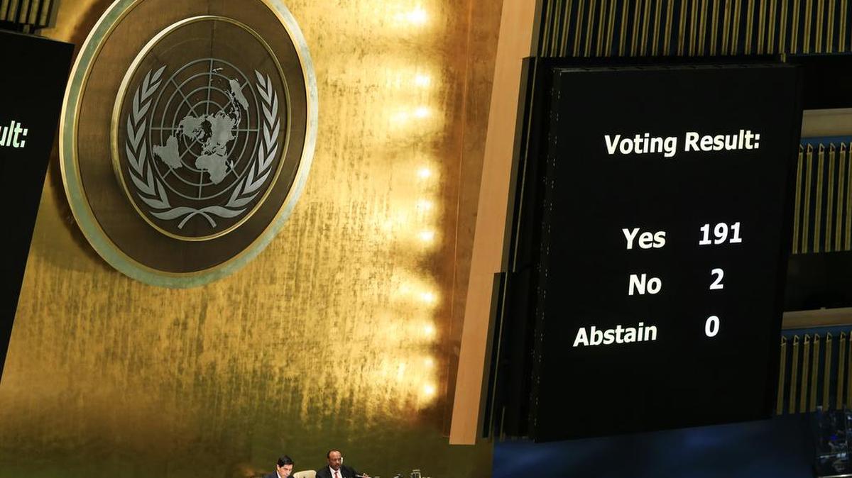 Vista del resultado de la votación hoy, martes 27 de octubre de 2015, durante la sesión de la Asamblea General acerca de la resolución sobre el embargo de Cuba, en la sede central de Naciones Unidas en Nueva York (EE.UU.).