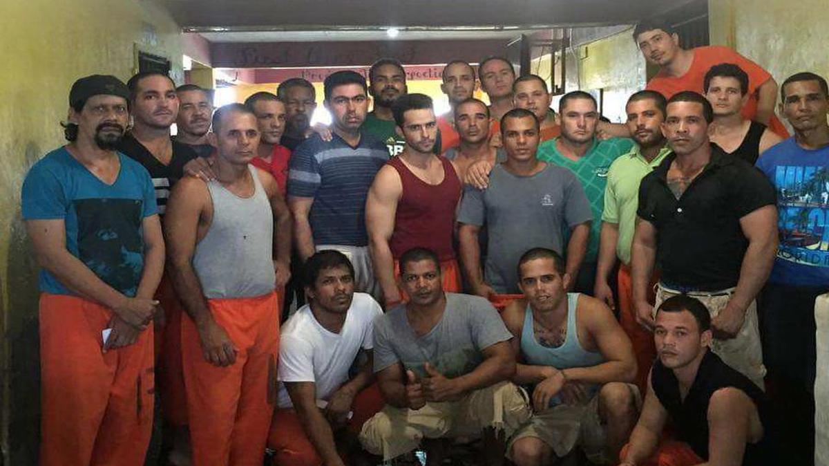 Esta foto sin fecha muestra a una parte del grupo de cubanos que se encuentra en la cárcel de Hattieville, Belice, por haber entrado al país sin permiso.
