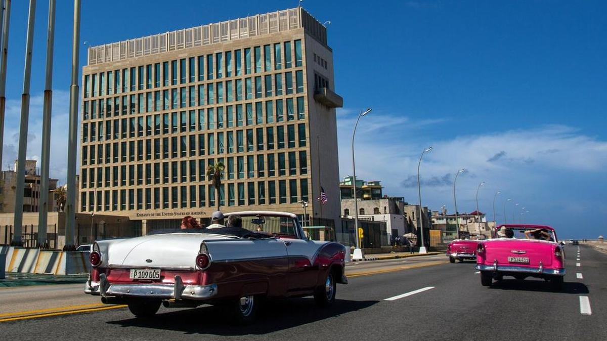 La lista de la embajada de EEUU en La Habana, que se actualizó el 22 de marzo en el sitio de internet del Departamento de Estado, no enumera a ningún funcionario político o económico.