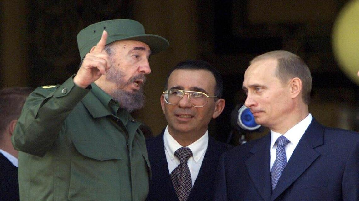 El líder cubano Fidel Castro y el presidente de Rusia, Vladimir Putin, durante la visita del mandatario ruso a La Habana el 14 de diciembre de 2000.