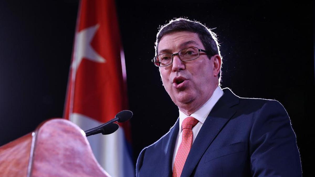 El canciller cubano, Bruno Rodríguez, habla en una rueda de prensa el jueves 17 de marzo de 2016, en La Habana (Cuba). 